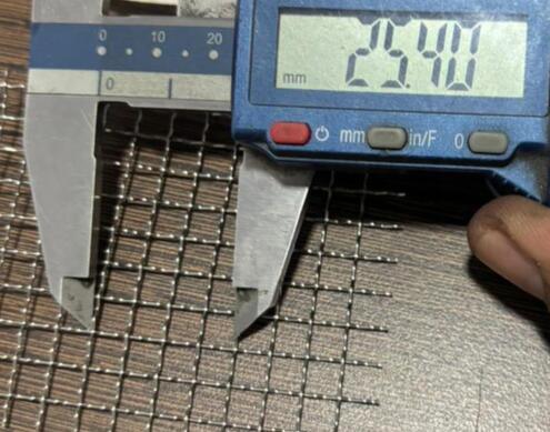 ডাবল ক্রাইমড স্টীল ওয়্যার জাল পাথর ক্রাশার কম্পনকারী স্ক্রিন দৃঢ় কাঠামো দীর্ঘ জীবনকাল